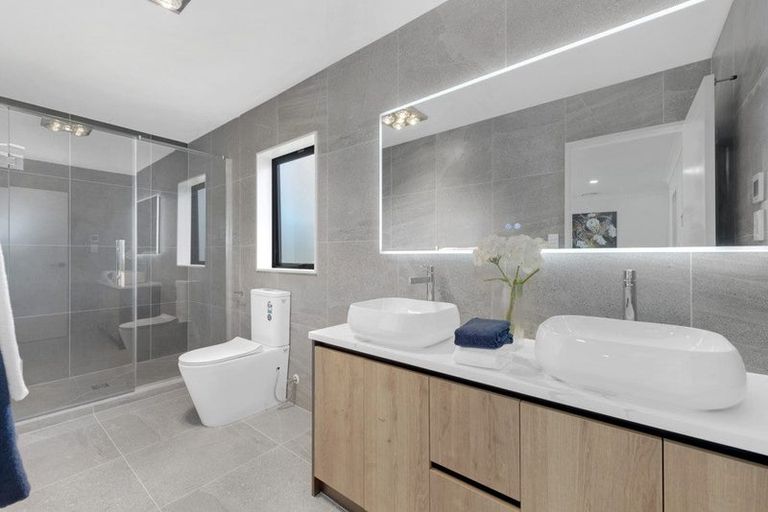 Photo of property in 2a Ballyalton Crescent, Flat Bush, 2019
