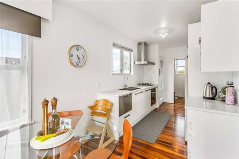 Photo of property in 29 Woodside Road, Massey, Auckland, 0614