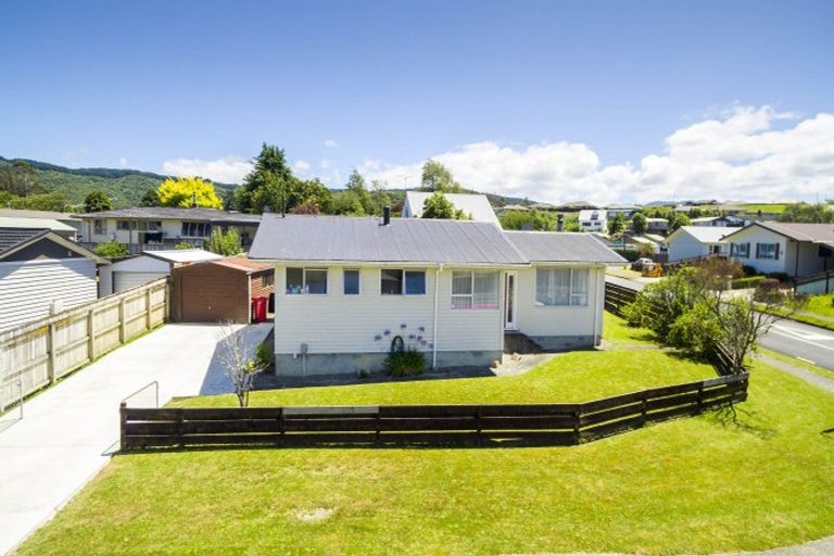 Photo of property in 83 Norana Road, Timberlea, Upper Hutt, 5018