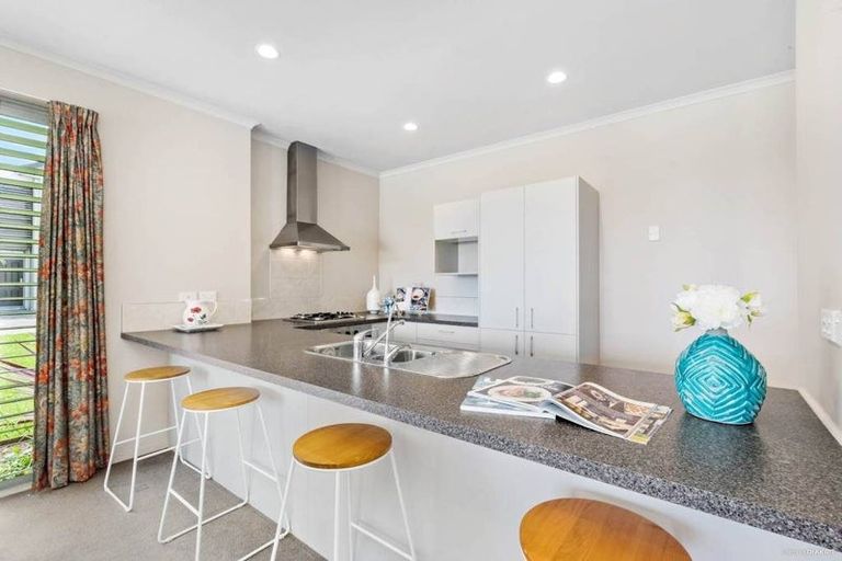 Photo of property in 14 Willow Camp Road, Takanini, 2112