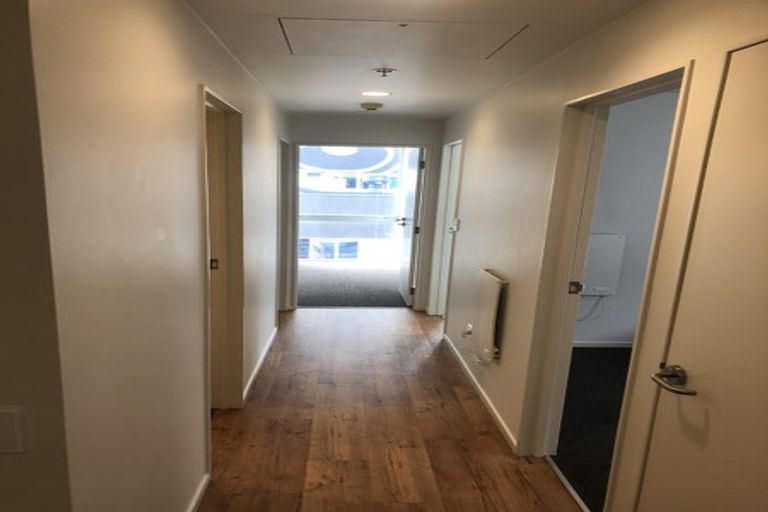 Photo of property in 2u4 Torrens Terrace, Mount Cook, Wellington, 6011