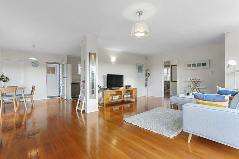 Photo of property in 23 Highland Avenue, Titirangi, Auckland, 0604