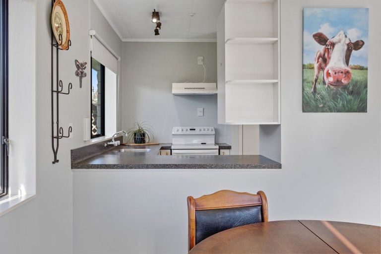 Photo of property in 1 Mangorei Road, Merrilands, New Plymouth, 4312