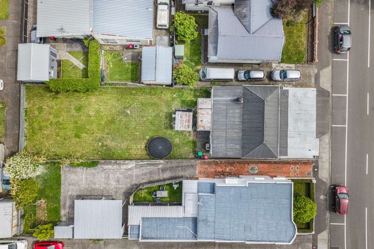 Photo of property in 208 Lyndon Road West, Hastings, 4122