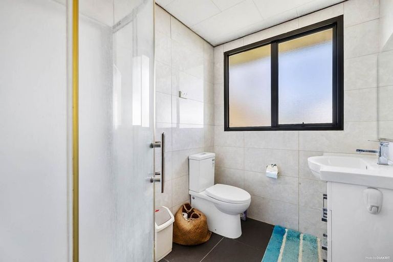 Photo of property in 15 Kotinga Avenue, Glen Eden, Auckland, 0602