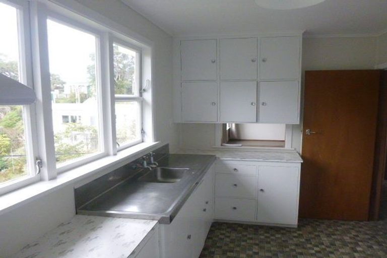 Photo of property in 2b Garden Road, Northland, Wellington, 6012