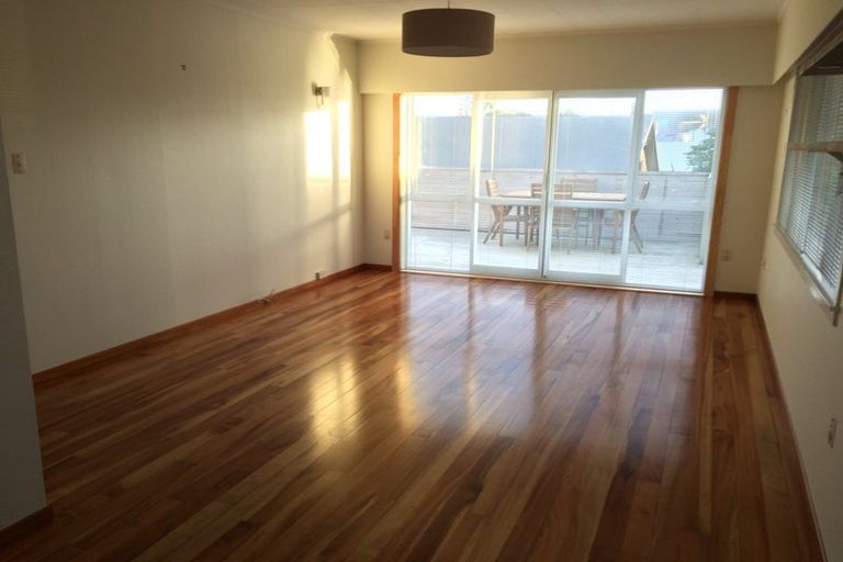 Photo of property in 40-40a Hamblyn Street, Strandon, New Plymouth, 4312