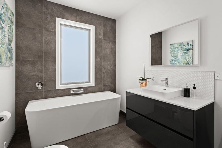 Photo of property in 143 Arataki Road, Havelock North, 4130