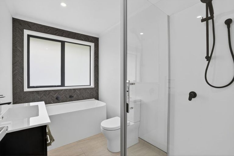 Photo of property in 4 Porokaiwhiri Avenue, Helensville, 0800