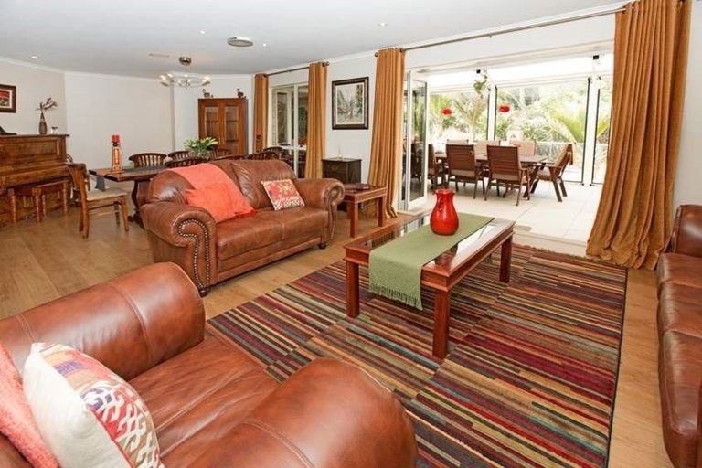 Photo of property in 36 Kittiwake Drive, Schnapper Rock, Auckland, 0632