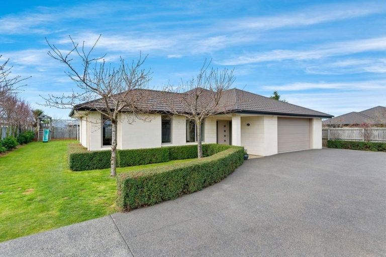 Photo of property in 8 Overbury Crescent, Rolleston, 7614