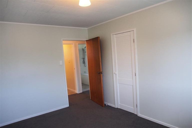 Photo of property in 8 Katrina Place, Massey, Auckland, 0614