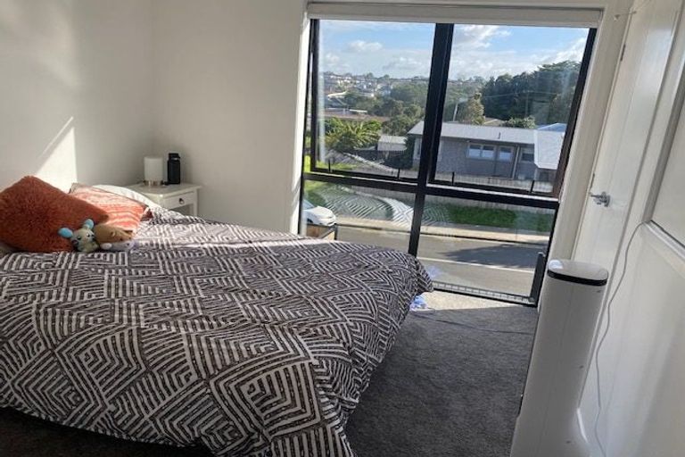 Photo of property in 3/172 Don Buck Road, Massey, Auckland, 0614