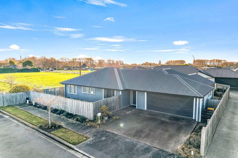 Photo of property in 28 Northwater Drive, Northwood, Christchurch, 8051