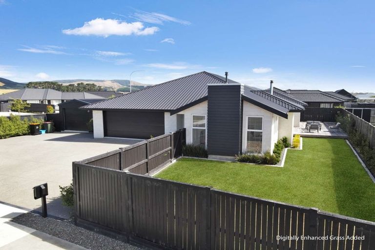 Photo of property in 1 Corsica Court, Fitzherbert, Palmerston North, 4410