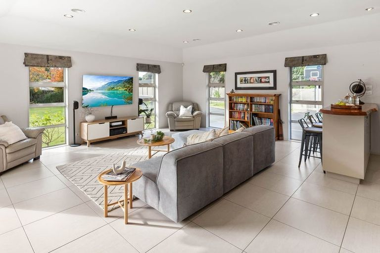 Photo of property in 158 Raumati Road, Raumati Beach, Paraparaumu, 5032