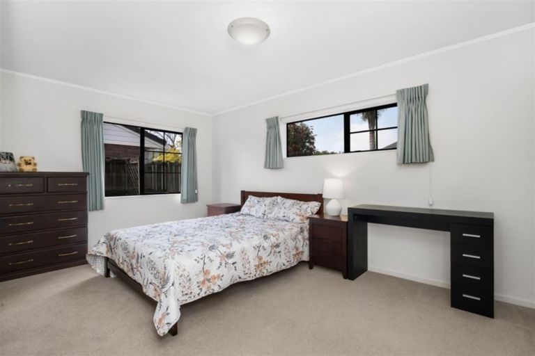 Photo of property in 14 Golfland Drive, Golflands, Auckland, 2013