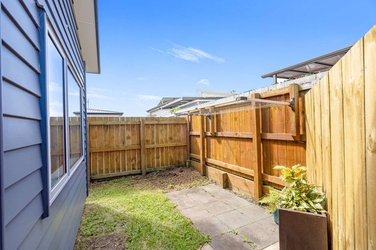 Photo of property in 9 Katipo Road, Takanini, 2112
