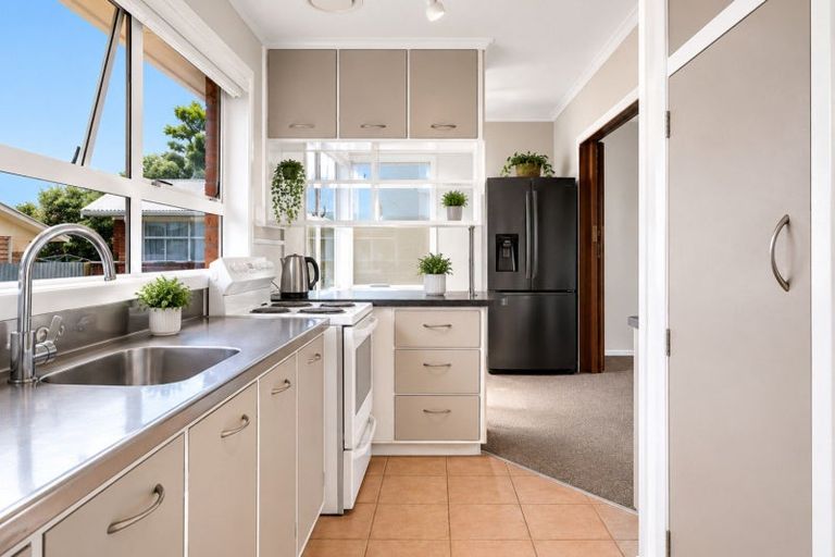 Photo of property in 24 Larnach Street, St Andrews, Hamilton, 3200