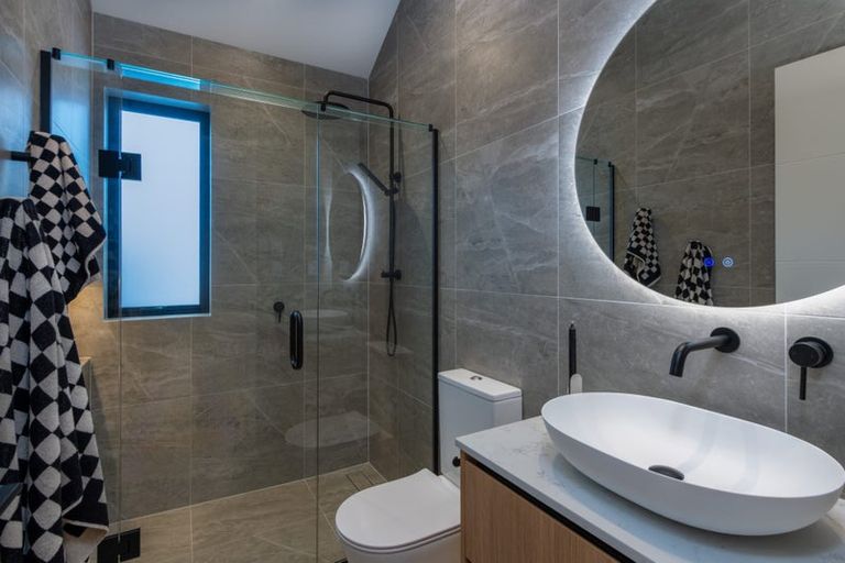 Photo of property in 15b Kiri Place, Mairangi Bay, Auckland, 0630