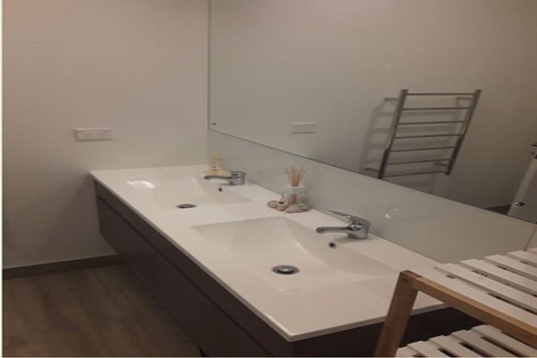 Photo of property in 5b Melia Place, Stanmore Bay, Whangaparaoa, 0932