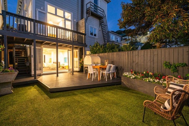 Photo of property in 84 Roxburgh Street, Mount Victoria, Wellington, 6011