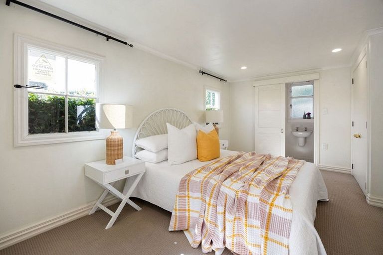 Photo of property in 110 Victoria Street, Cambridge, 3434