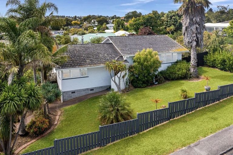 Photo of property in 14 Roick Parade, Glen Eden, Auckland, 0602