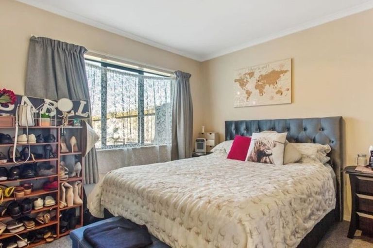 Photo of property in 1 Cairnsvale Rise, Manurewa, Auckland, 2105