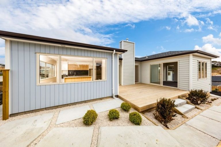 Photo of property in 11 Franheim Crescent, Orewa, 0931