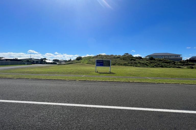 Photo of property in 16 Longbeach Drive, Castlecliff, Wanganui, 4501
