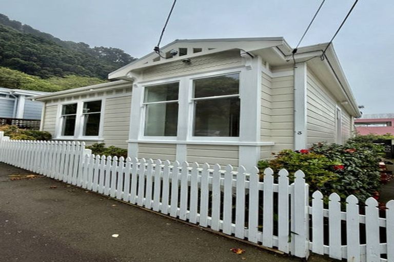 Photo of property in 3 Aorangi Terrace, Thorndon, Wellington, 6011