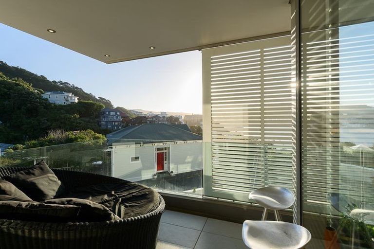 Photo of property in 2a/22 Telford Terrace, Oriental Bay, Wellington, 6011