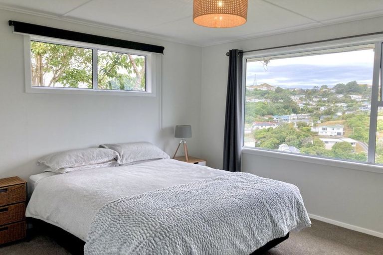 Photo of property in 108 Ruskin Road, Newlands, Wellington, 6037