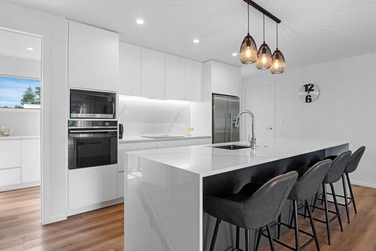 Photo of property in 9 Koiora Lane, Long Bay, Auckland, 0630