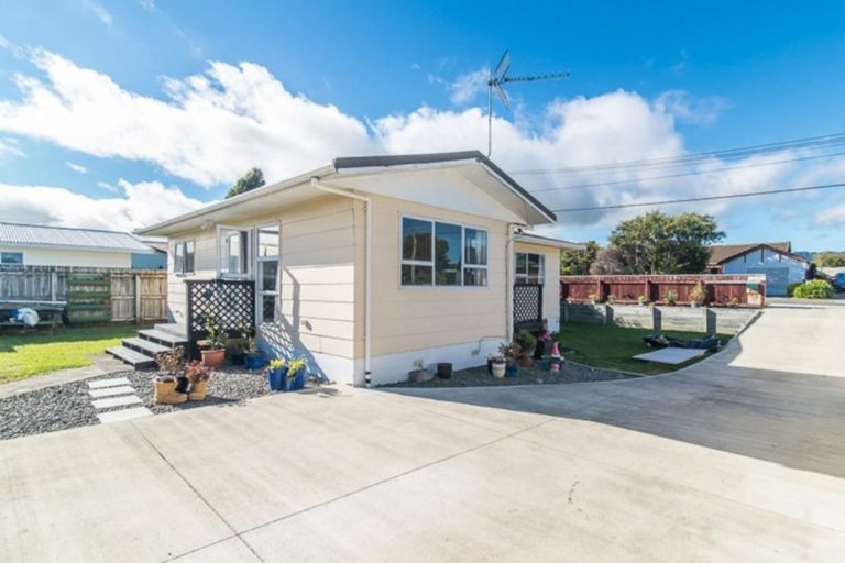 Photo of property in 11a Michael Road, Paraparaumu Beach, Paraparaumu, 5032