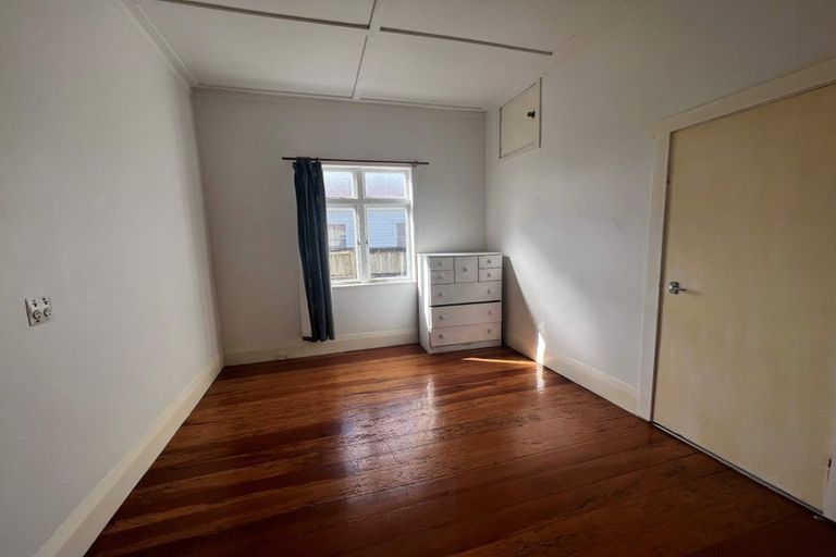 Photo of property in 3152 Great North Road, New Lynn, Auckland, 0600