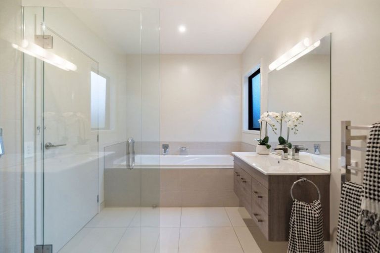 Photo of property in 22 Mckellar Drive, Jacks Point, Queenstown, 9371