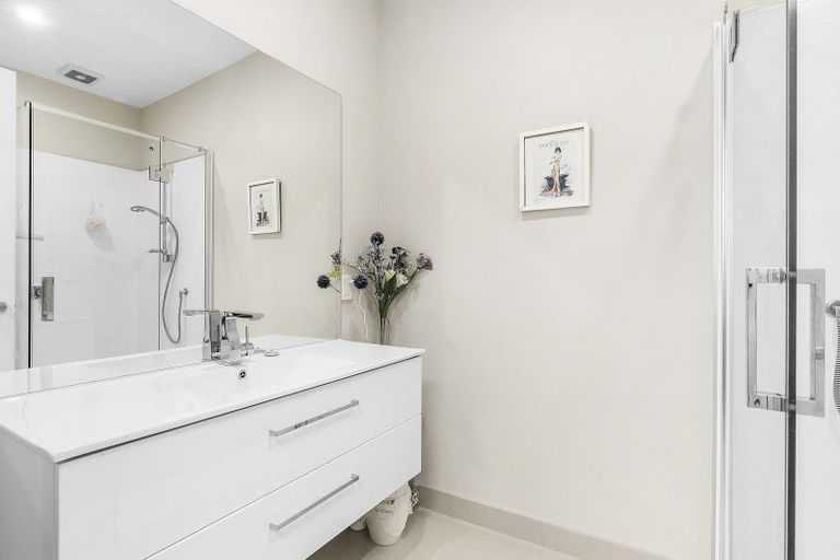 Photo of property in 2/24 Tamar Street, Island Bay, Wellington, 6023