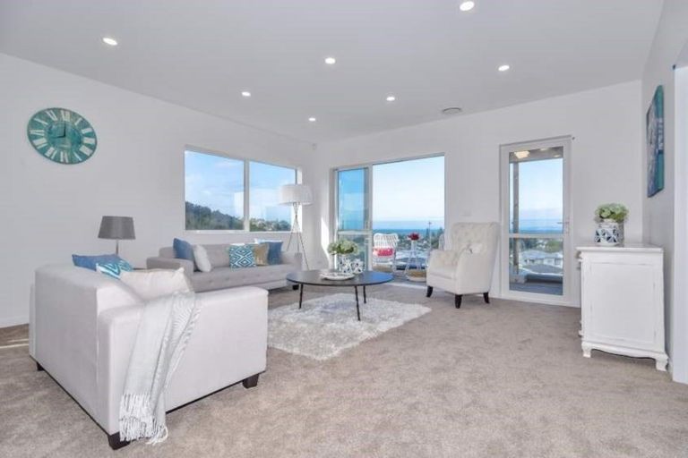 Photo of property in 32 Ngahere Views, Orewa, 0931