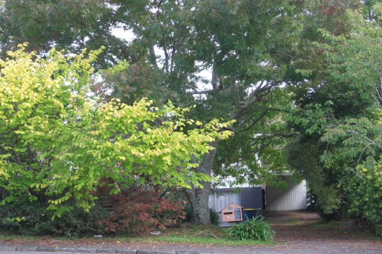 Photo of property in 5 May Avenue, Te Atatu South, Auckland, 0610