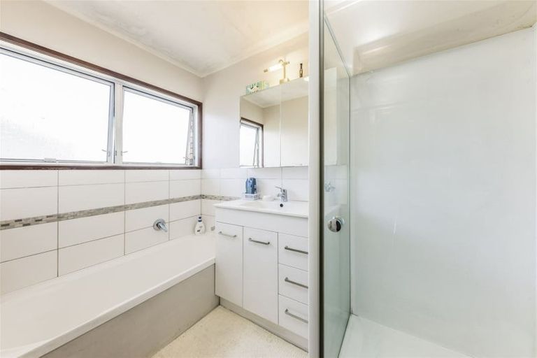 Photo of property in 5 Marlene Avenue, Te Atatu South, Auckland, 0610