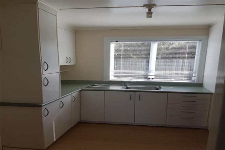 Photo of property in 1 Imperial Place, Henderson, Auckland, 0612