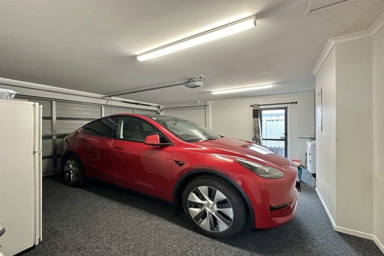 Photo of property in 33 Hopkirk Avenue, Wallaceville, Upper Hutt, 5018