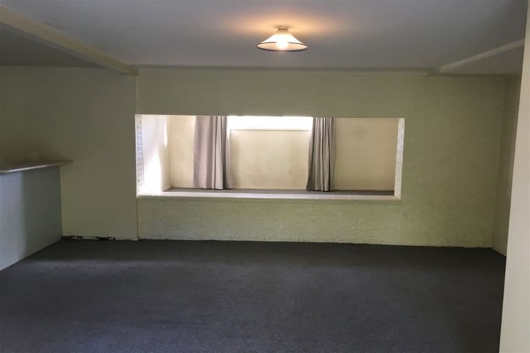 Photo of property in 60 Edmonton Road, Henderson, Auckland, 0612