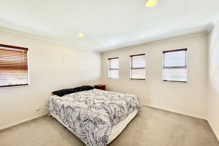 Photo of property in 6 Bellshill Close, Wattle Downs, Auckland, 2103