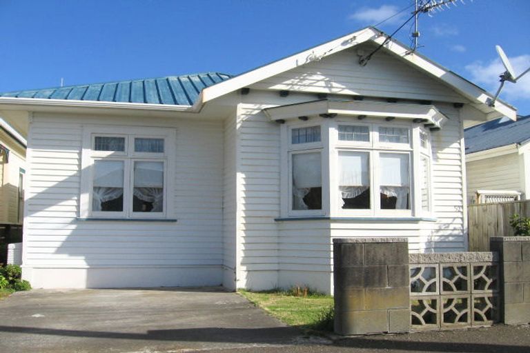 Photo of property in 52 Endeavour Street, Lyall Bay, Wellington, 6022