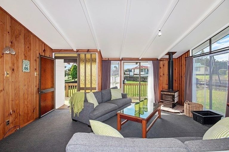 Photo of property in 4 Lina Place, Waiuku, 2123