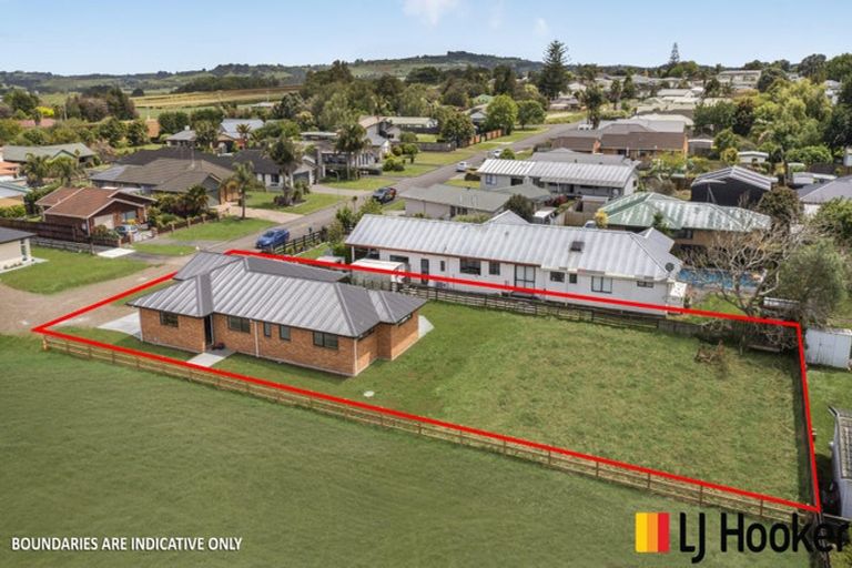 Photo of property in 17 Coolen Place, Tuakau, 2121