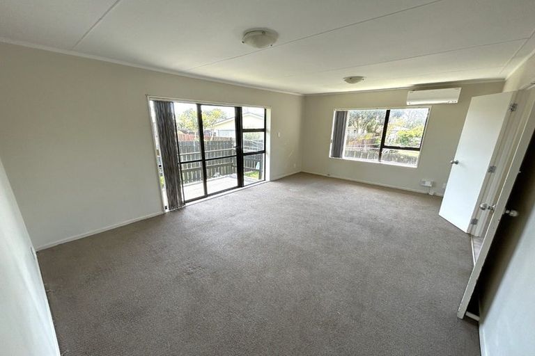Photo of property in 2/355 Roscommon Road, Clendon Park, Auckland, 2103